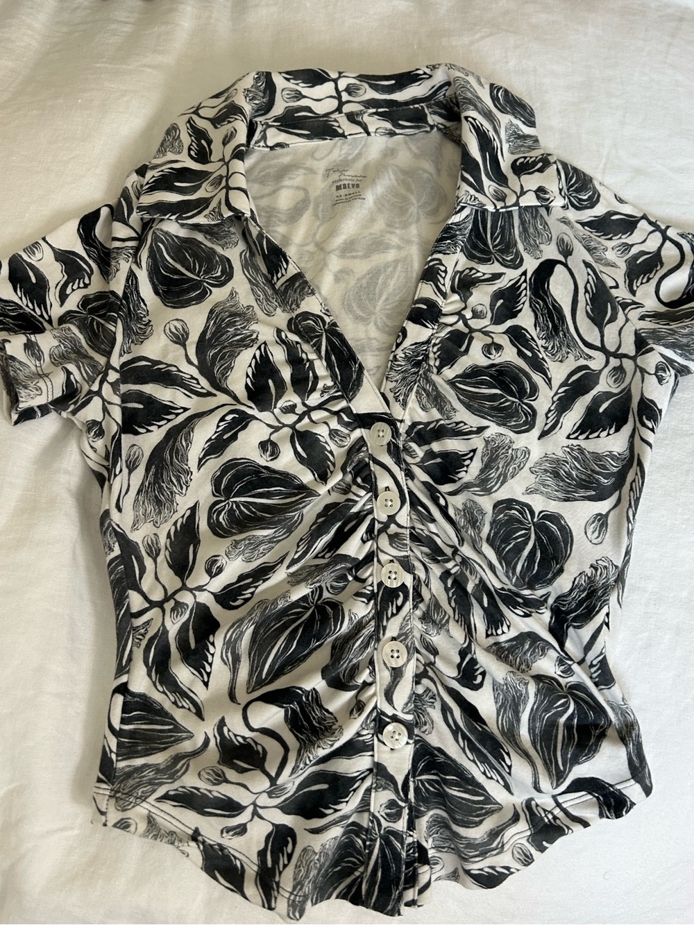 Maeve Black & White Leaf-Print Button Front Top